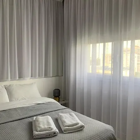 ミニ アート ハウス * ニコシア