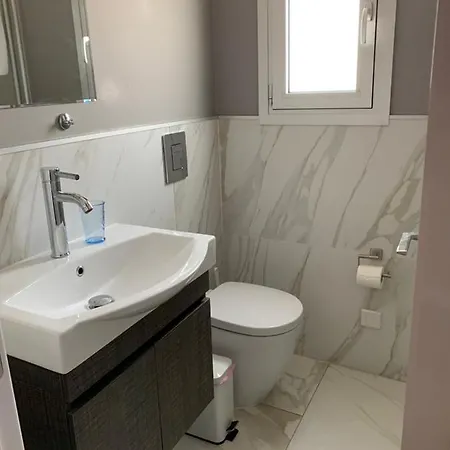 アパート ミニ アート ハウス ニコシア